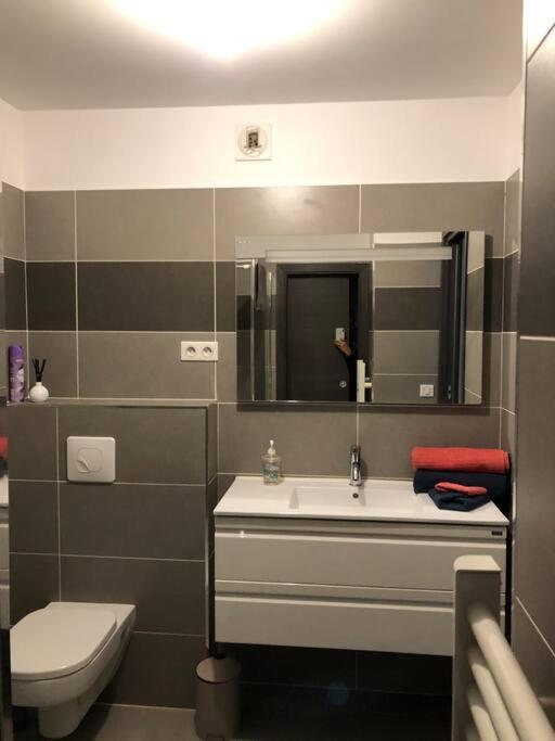 T2 Recent Climatise A 100m Du Port Apartment